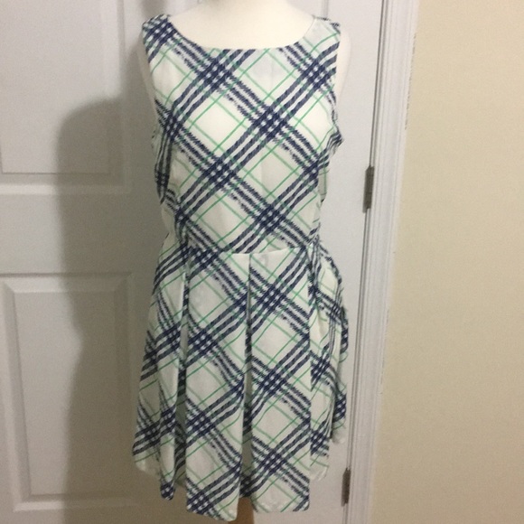 Multi pattern dress with invisible side zipper. - Picture 1 of 2